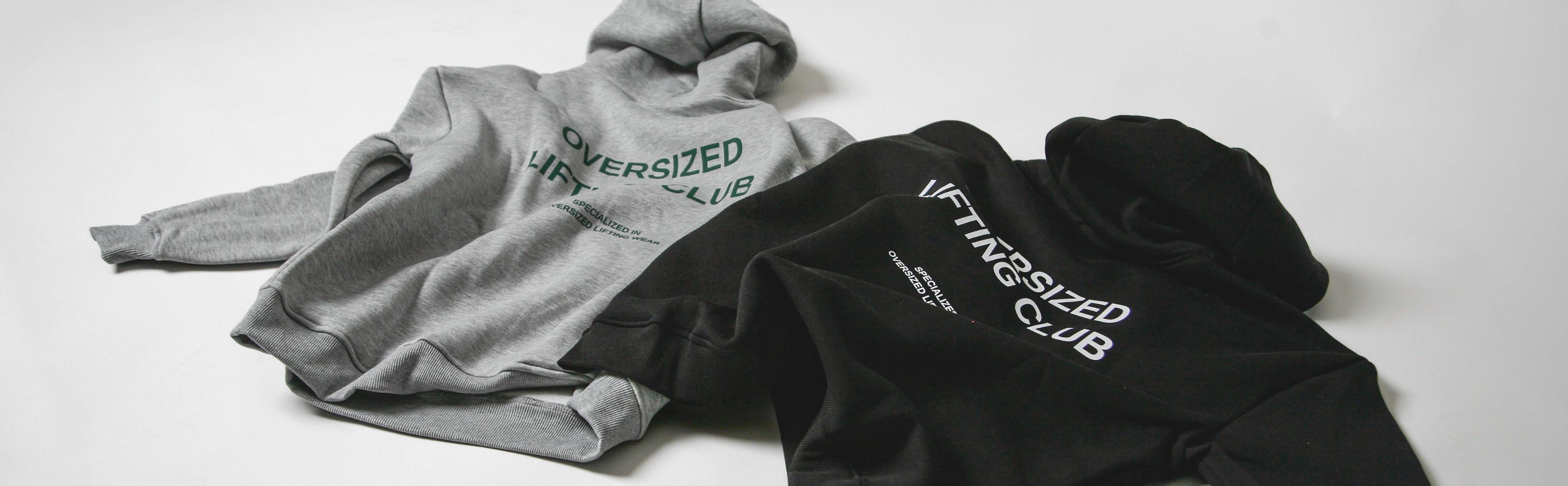 Vi har udviklet det, vi selv vil kalde den perfekte oversized hoodie, som føles solid, tung og tilpas tyk. Materialet er en blanding mellem polyester og bomuld.