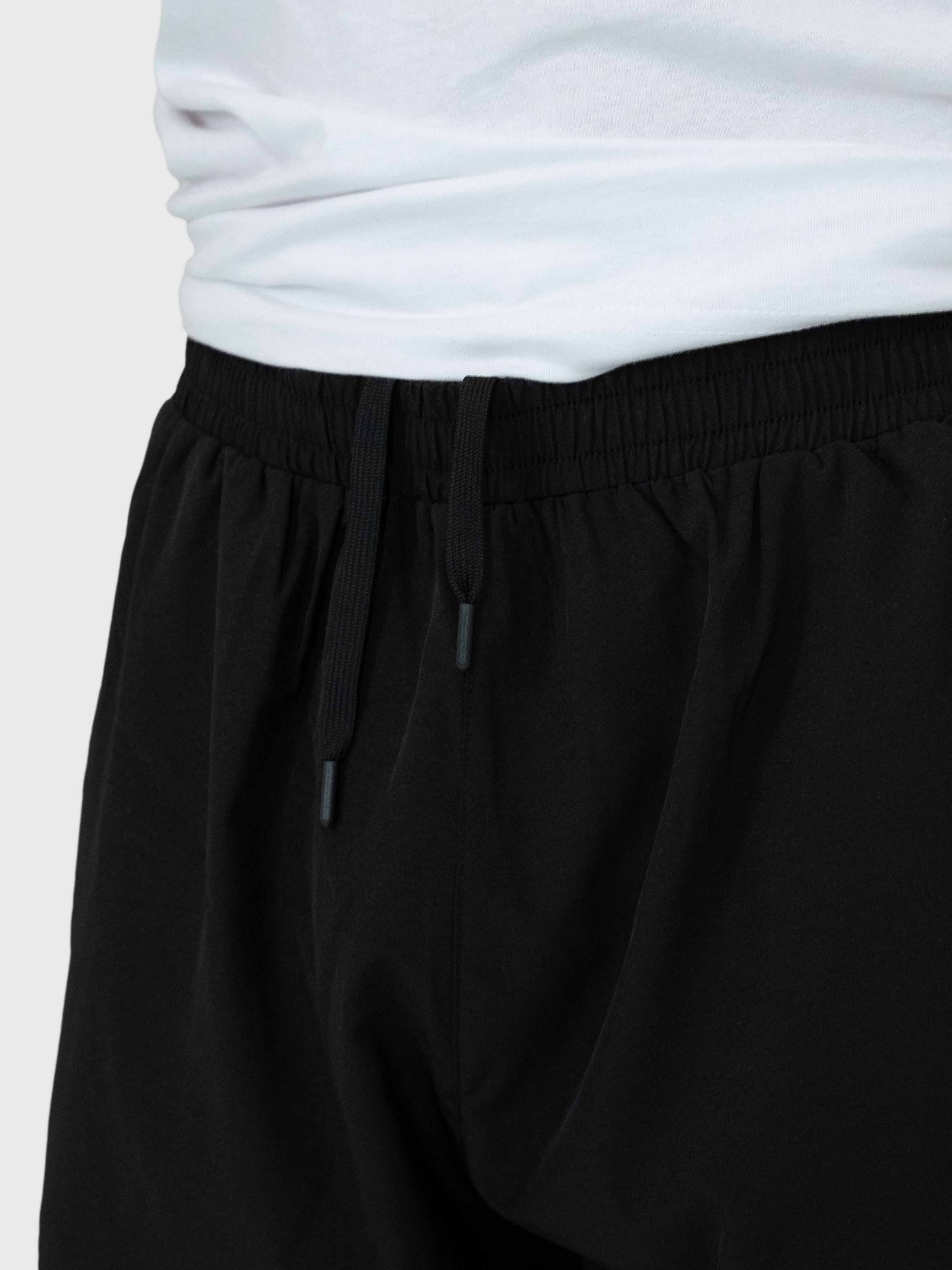 Essential Shorts - Black/White