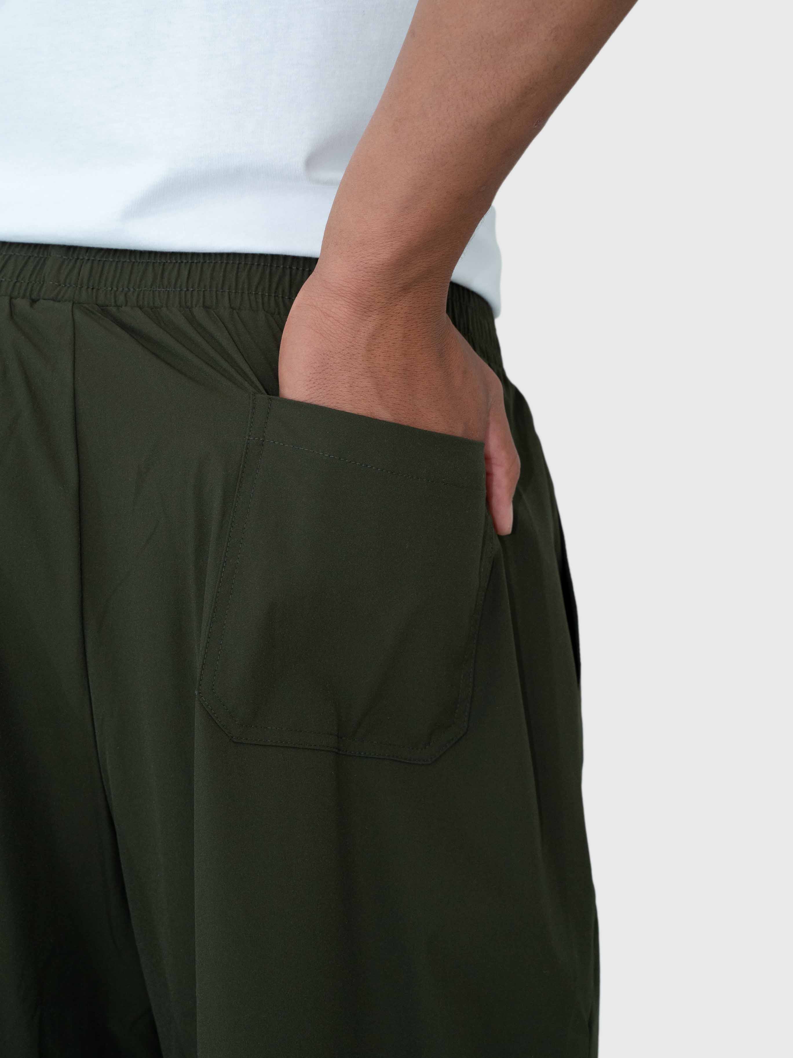 Essential Tech Pants - Khaki Green/White